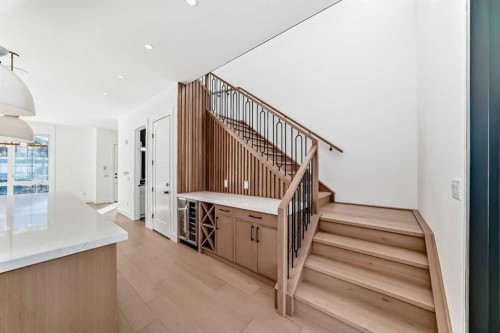 515 34A Street Nw, Calgary, AB - Indoor Photo Showing Other Room