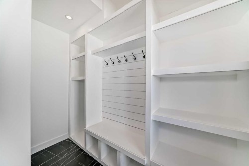 515 34A Street Nw, Calgary, AB - Indoor