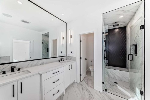 515 34A Street Nw, Calgary, AB - Indoor Photo Showing Bathroom