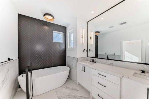 515 34A Street Nw, Calgary, AB - Indoor Photo Showing Bathroom