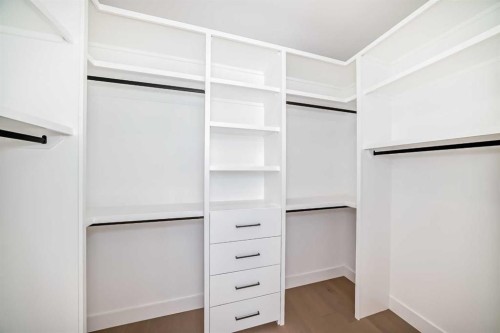 515 34A Street Nw, Calgary, AB - Indoor With Storage