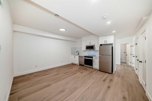 515 34A Street Nw, Calgary, AB - Indoor Photo Showing Kitchen