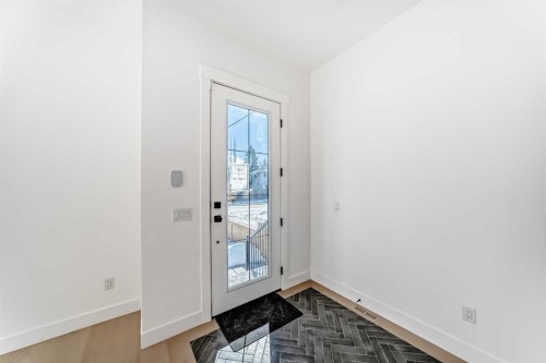 515 34A Street Nw, Calgary, AB - Indoor Photo Showing Other Room