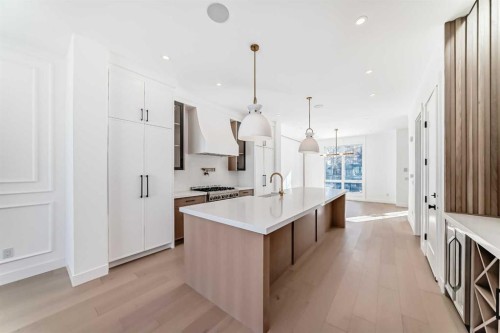 515 34A Street Nw, Calgary, AB - Indoor Photo Showing Kitchen With Upgraded Kitchen