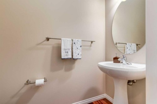 82 Everglen Crescent Sw, Calgary, AB - Indoor Photo Showing Bathroom