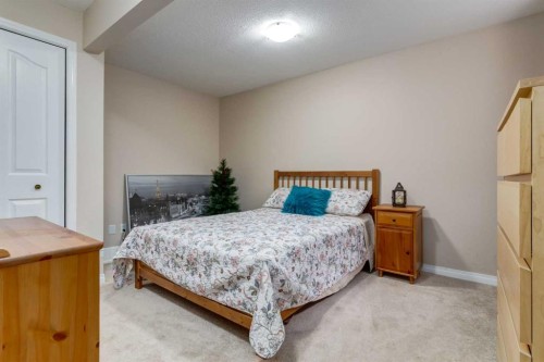 82 Everglen Crescent Sw, Calgary, AB - Indoor Photo Showing Bedroom