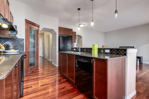 82 Everglen Crescent Sw, Calgary, AB - Indoor Photo Showing Kitchen