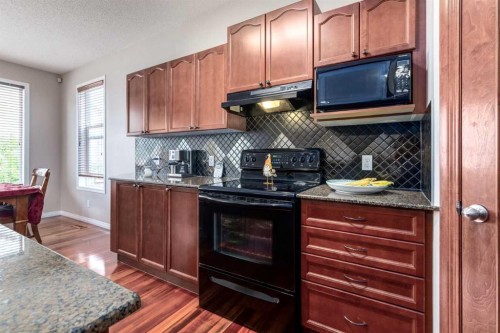 82 Everglen Crescent Sw, Calgary, AB - Indoor Photo Showing Kitchen