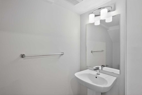 306-338 Seton Circle Se, Calgary, AB - Indoor Photo Showing Bathroom
