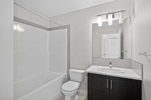 306-338 Seton Circle Se, Calgary, AB - Indoor Photo Showing Bathroom
