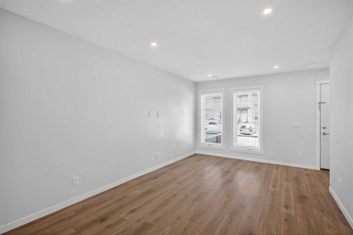 306-338 Seton Circle Se, Calgary, AB - Indoor Photo Showing Other Room