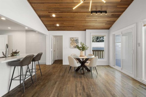 4 Varview Place Nw, Calgary, AB - Indoor Photo Showing Dining Room