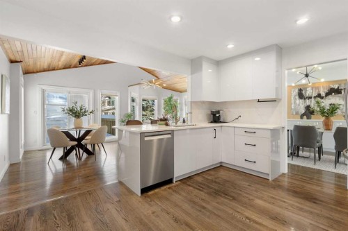 4 Varview Place Nw, Calgary, AB - Indoor Photo Showing Kitchen