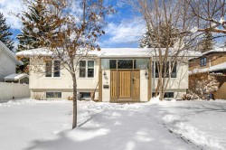 4 Varview Place NW Calgary, AB T3A 0G5
