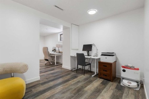 4 Varview Place Nw, Calgary, AB - Indoor Photo Showing Office