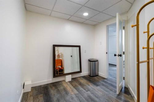 4 Varview Place Nw, Calgary, AB - Indoor Photo Showing Other Room