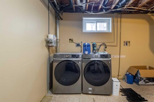4 Varview Place Nw, Calgary, AB - Indoor Photo Showing Laundry Room