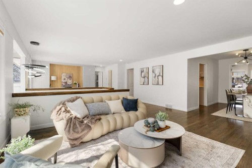 4 Varview Place Nw, Calgary, AB - Indoor Photo Showing Living Room