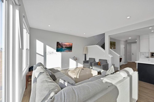 127 Calhoun Crescent Ne, Calgary, AB - Indoor Photo Showing Living Room
