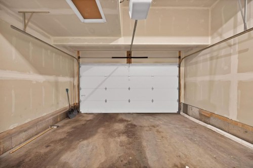 127 Calhoun Crescent Ne, Calgary, AB - Indoor Photo Showing Garage