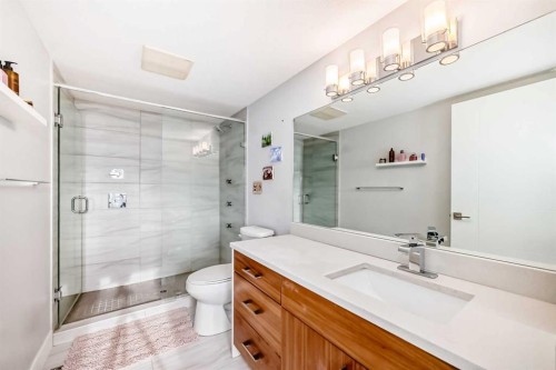 4640 15 Avenue Nw, Calgary, AB - Indoor Photo Showing Bathroom