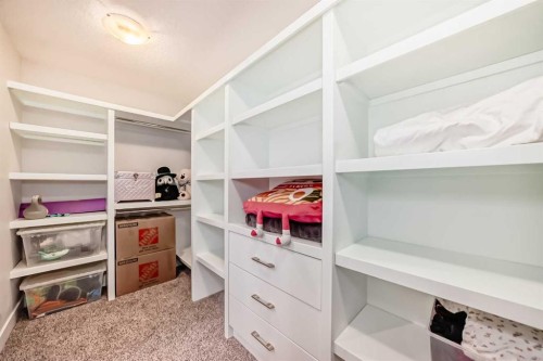 4640 15 Avenue Nw, Calgary, AB - Indoor With Storage