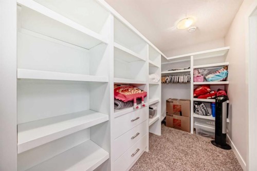 4640 15 Avenue Nw, Calgary, AB - Indoor With Storage