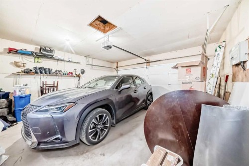 4640 15 Avenue Nw, Calgary, AB - Indoor Photo Showing Garage