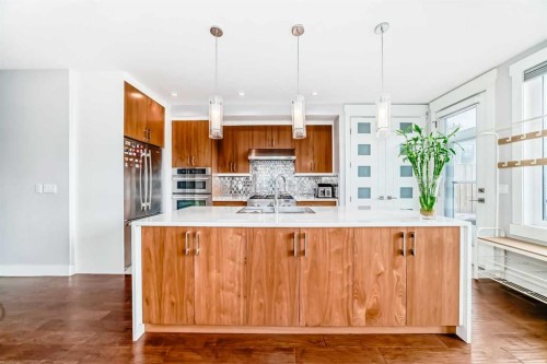 4640 15 Avenue Nw, Calgary, AB - Indoor Photo Showing Kitchen