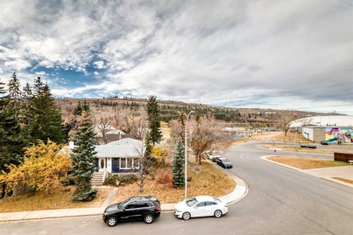 4640 15 Avenue Nw, Calgary, AB - Outdoor With View