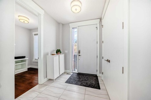 4640 15 Avenue Nw, Calgary, AB - Indoor Photo Showing Other Room