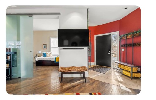 714 7 Avenue Ne, Calgary, AB - Indoor Photo Showing Other Room