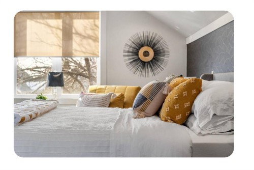 714 7 Avenue Ne, Calgary, AB - Indoor Photo Showing Bedroom