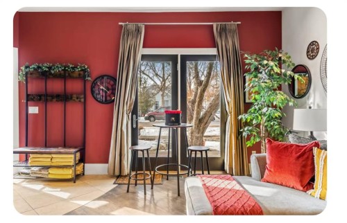 714 7 Avenue Ne, Calgary, AB - Indoor Photo Showing Other Room