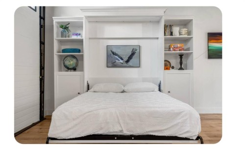 714 7 Avenue Ne, Calgary, AB - Indoor Photo Showing Bedroom