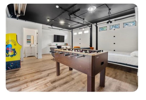 714 7 Avenue Ne, Calgary, AB - Indoor Photo Showing Other Room