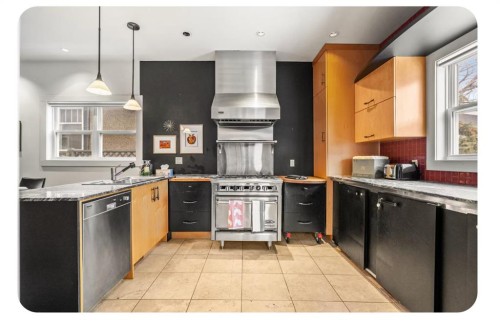 714 7 Avenue Ne, Calgary, AB - Indoor Photo Showing Kitchen