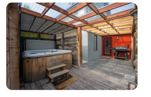 714 7 Avenue Ne, Calgary, AB - Outdoor With Exterior