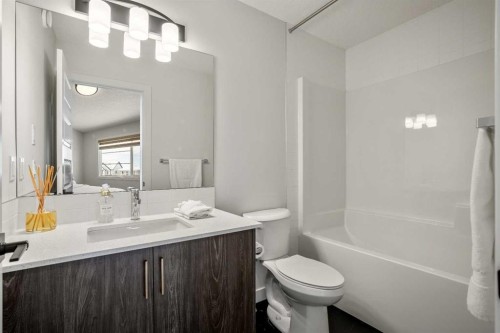 3085 Key Drive Sw, Airdrie, AB - Indoor Photo Showing Bathroom