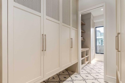 412 40 Avenue Sw, Calgary, AB - Indoor Photo Showing Other Room