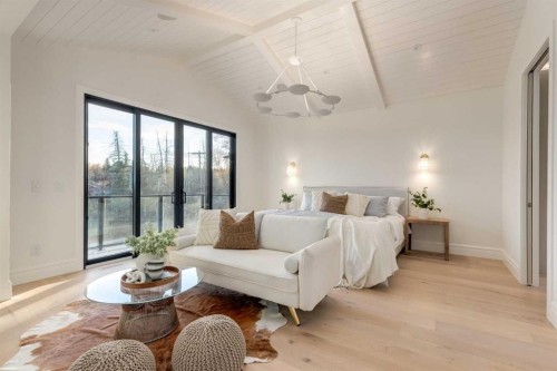 412 40 Avenue Sw, Calgary, AB - Indoor Photo Showing Living Room