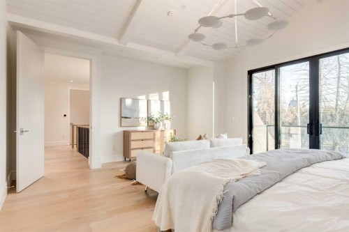 412 40 Avenue Sw, Calgary, AB - Indoor Photo Showing Bedroom