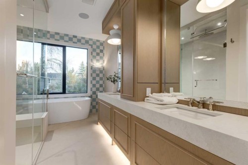 412 40 Avenue Sw, Calgary, AB - Indoor Photo Showing Bathroom