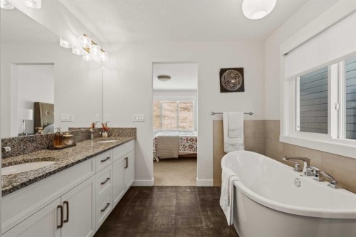 24 Cranbrook Cape Se, Calgary, AB - Indoor Photo Showing Bathroom