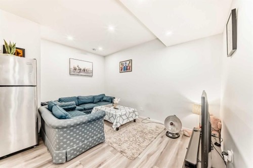 423 Redstone Drive Ne, Calgary, AB - Indoor Photo Showing Other Room