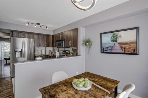 10 Chaparral Ridge Park Se, Calgary, AB - Indoor Photo Showing Kitchen