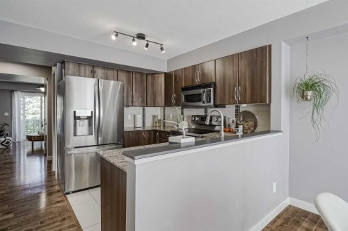 10 Chaparral Ridge Park Se, Calgary, AB - Indoor Photo Showing Kitchen With Stainless Steel Kitchen