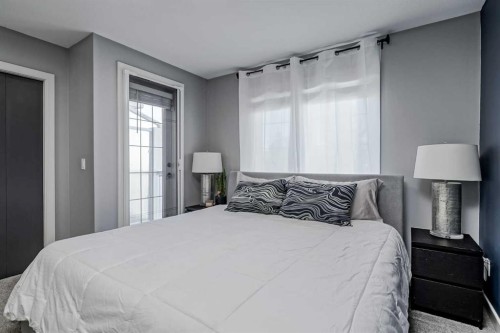 10 Chaparral Ridge Park Se, Calgary, AB - Indoor Photo Showing Bedroom