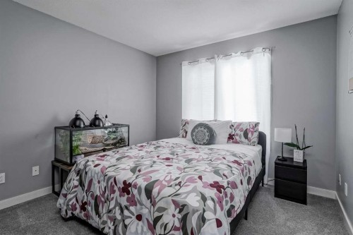 10 Chaparral Ridge Park Se, Calgary, AB - Indoor Photo Showing Bedroom