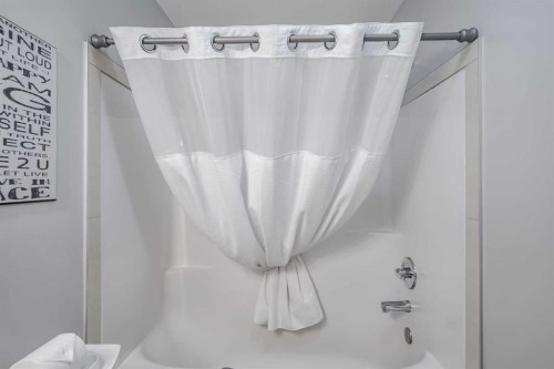 10 Chaparral Ridge Park Se, Calgary, AB - Indoor Photo Showing Bathroom